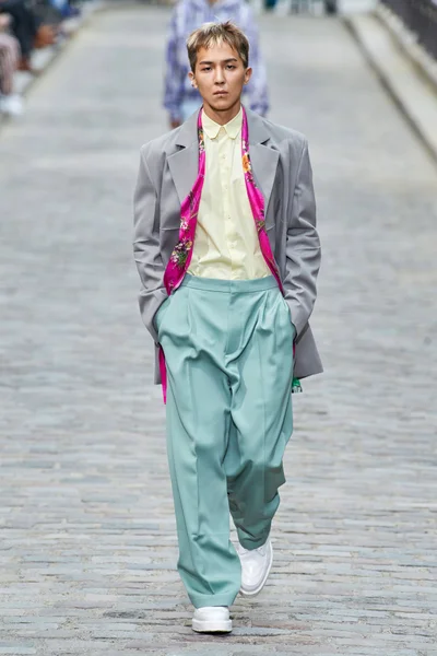Look 11